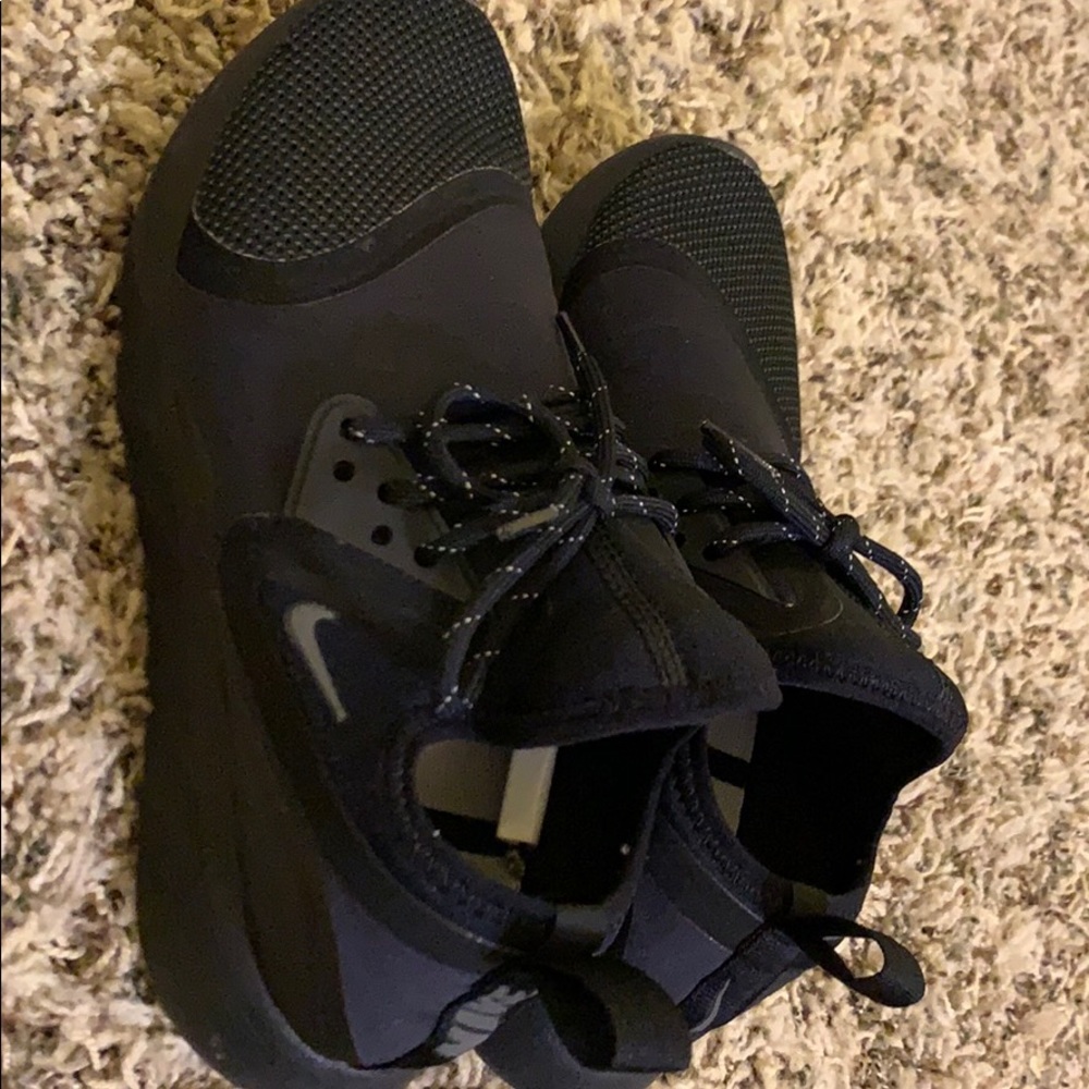Black nikes